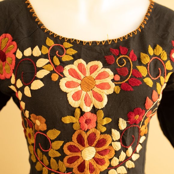 🌸 2 x $49 🌸  Beautiful hand embroidered Mexican dress - Picture 3 of 9